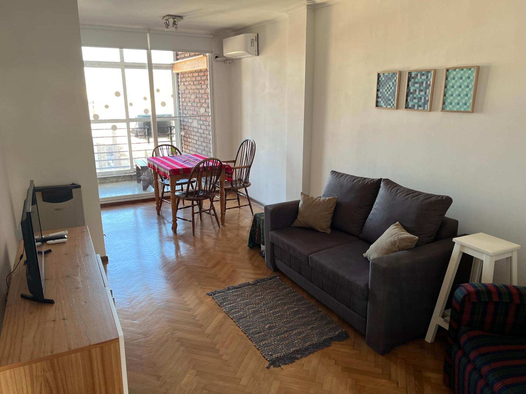 Luminoso, Excelente Ubicacion Sobre Bv Orono Apartment